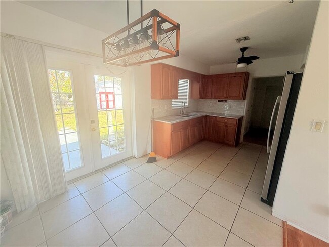 Building Photo - 751 72nd Ave N