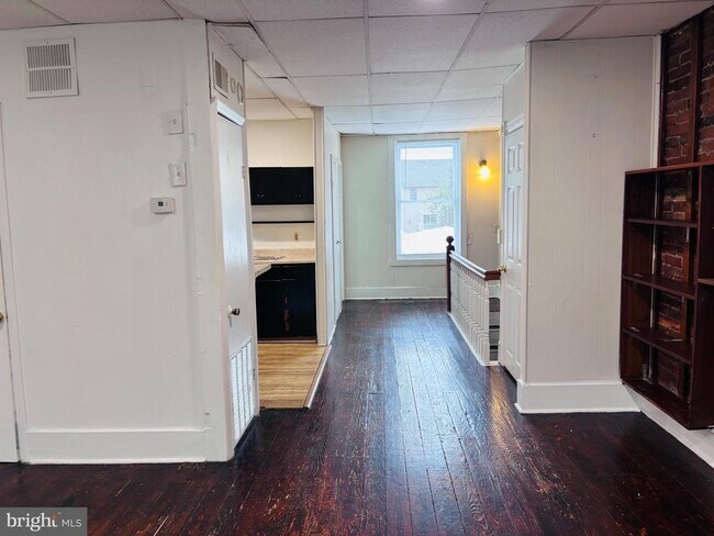 Building Photo - 1717 Delaware Ave