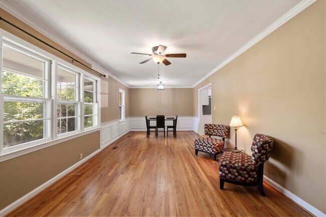 Building Photo - 3005 Pine Dr NE