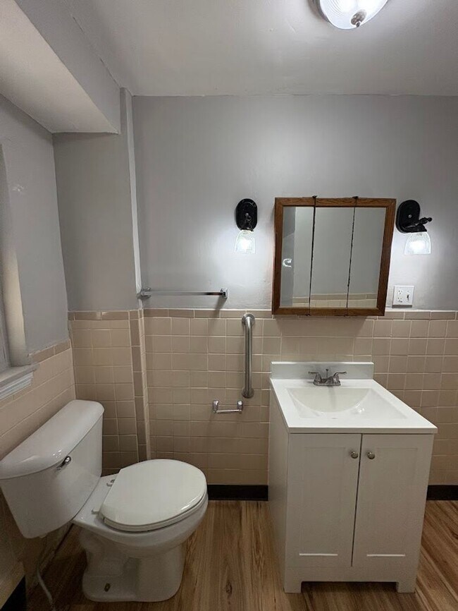 Building Photo - Three bedroom two bathroom home for rent