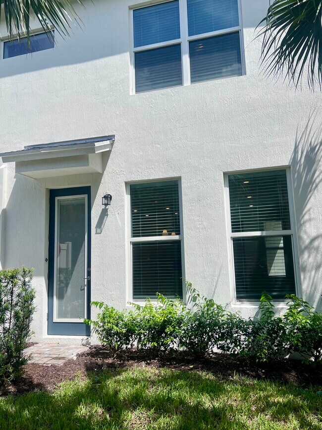 Building Photo - 6125 Planta Ln