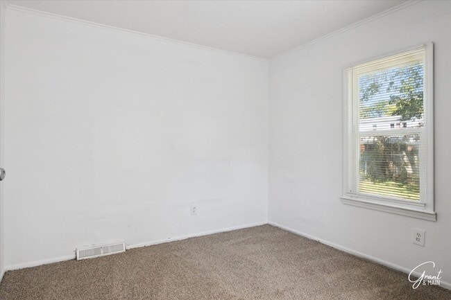 Building Photo - 3 Bedroom Ranch in Eastpointe! - $1,300