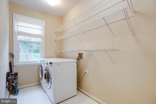 Building Photo - 5105 Claybank Ln