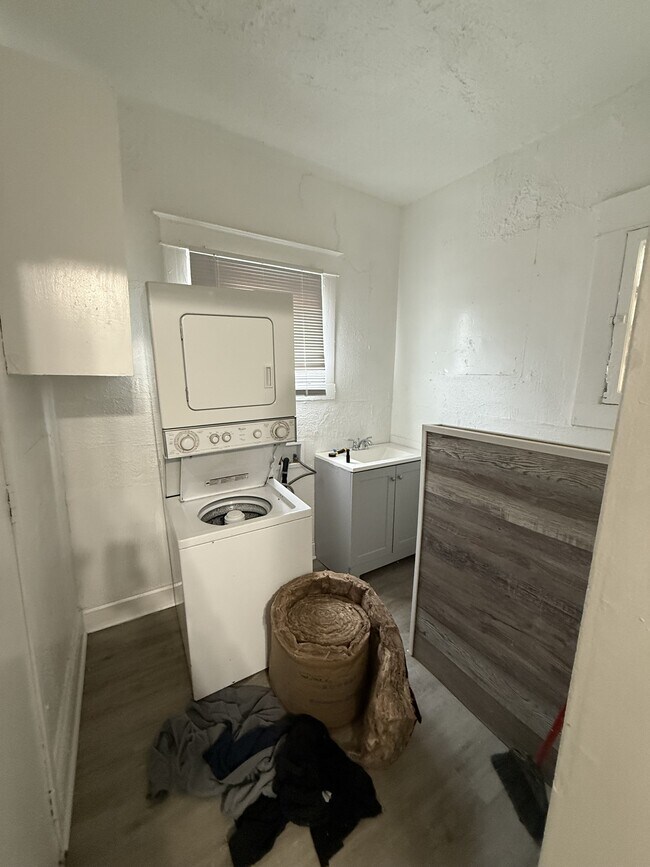 Building Photo - 501 Lyndhurst St