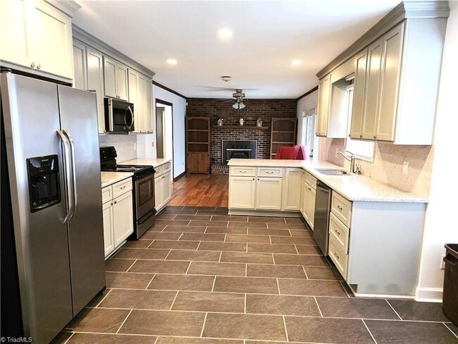 Building Photo - 1085 Brown Rd