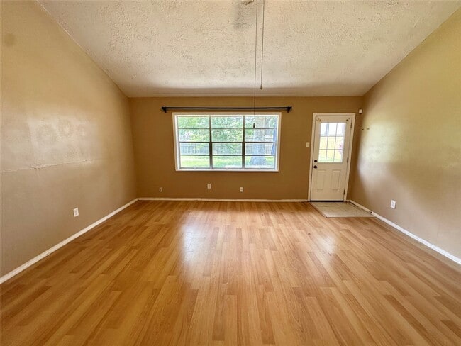 Building Photo - 1820 Aspen Ln