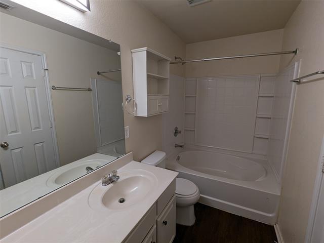 Building Photo - 14020 Esperanza Dr