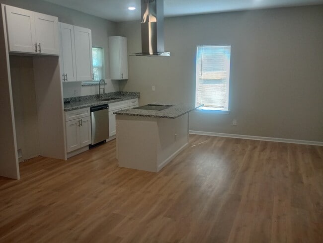 Building Photo - 909 N 16th St