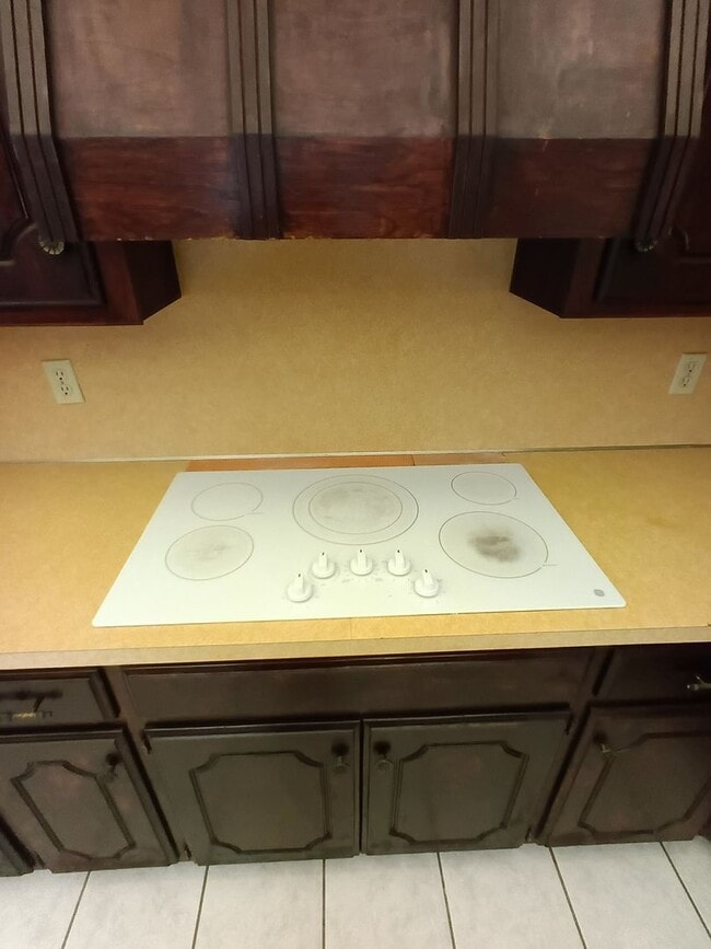 Building Photo - 9024 Brookwood Dr