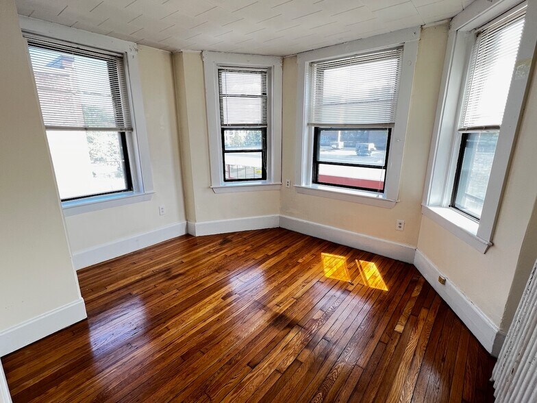 Building Photo - 11 Gorham St
