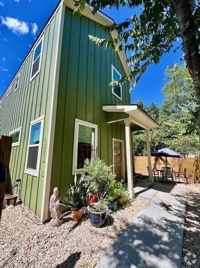 Building Photo - PRE-LEASE - Heart of the City! 2 bedrooms,...
