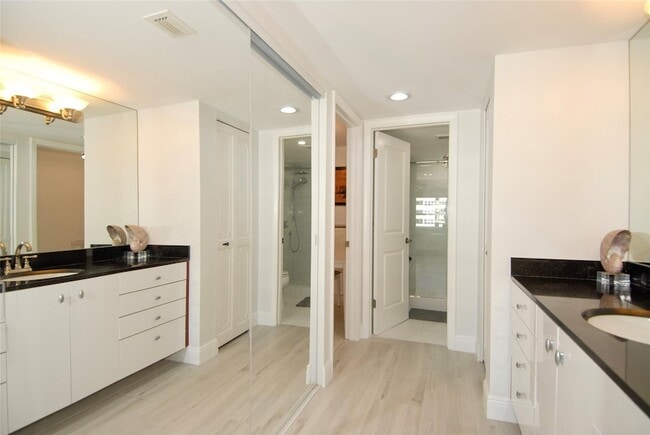 Building Photo - 3900 Galt Ocean Dr