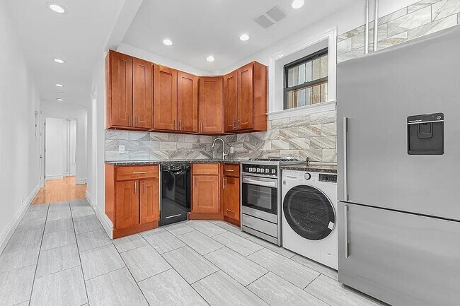 Building Photo - 493 Seventh Avenue