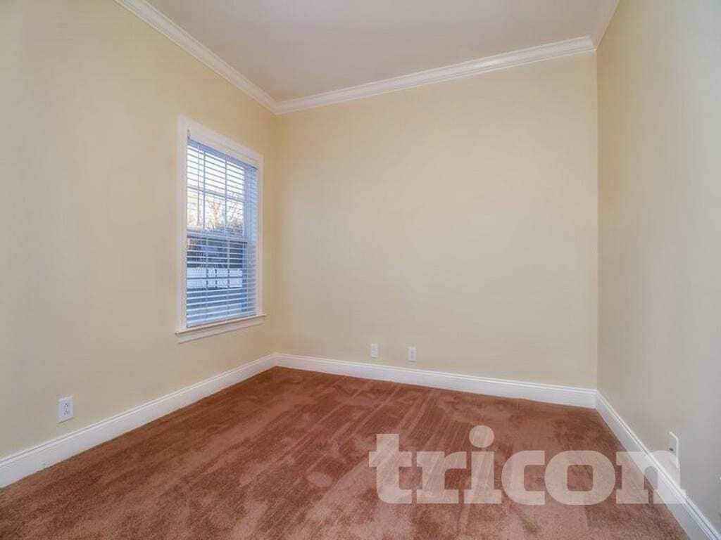 Building Photo - 1527 Dewsbury Dr