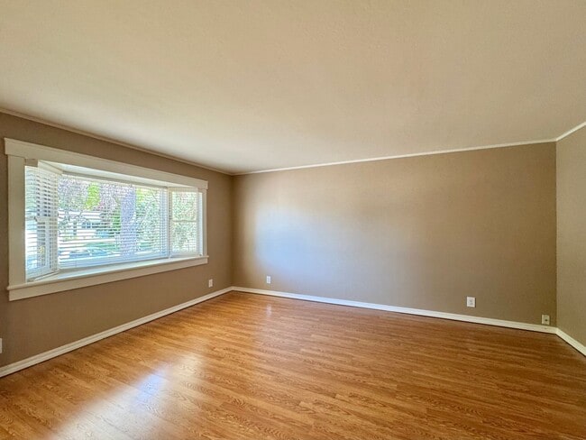 Building Photo - Classic Napa Bel Aire Home 4 Bedrooms, 2 B...