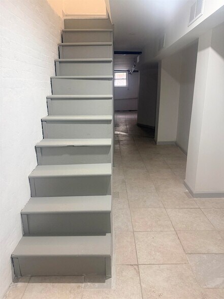 Building Photo - 124 Winfield Ave