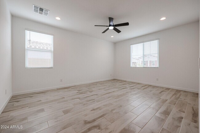 Building Photo - 7680 W Honeysuckle Dr