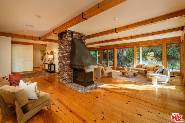 Building Photo - 7972 Mulholland Dr