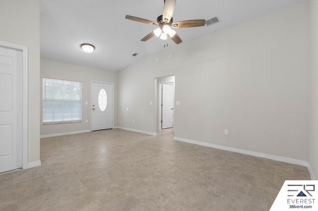 Building Photo - 734 Flora St