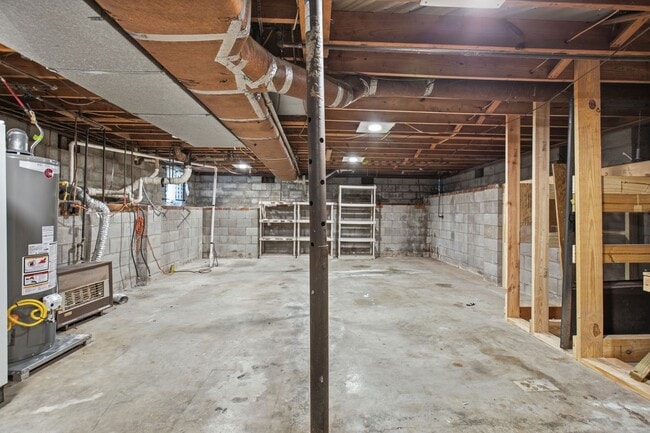 Building Photo - Donelson mid-mod ranch with full unfinished basement workshop, large yard, 3 BR 1 Bath, 20 minute...