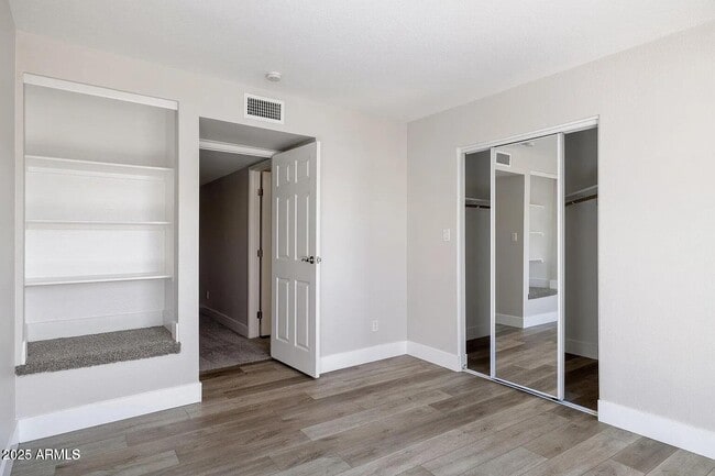 Building Photo - 935 N Granite Reef Rd