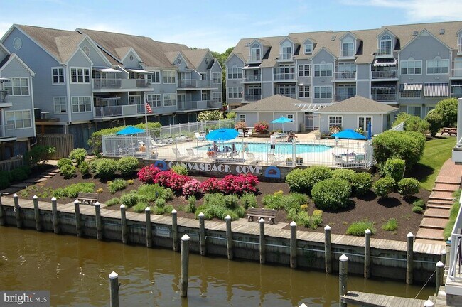 Building Photo - 421 Concord St