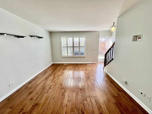 Building Photo - 645 Le Parc Cir