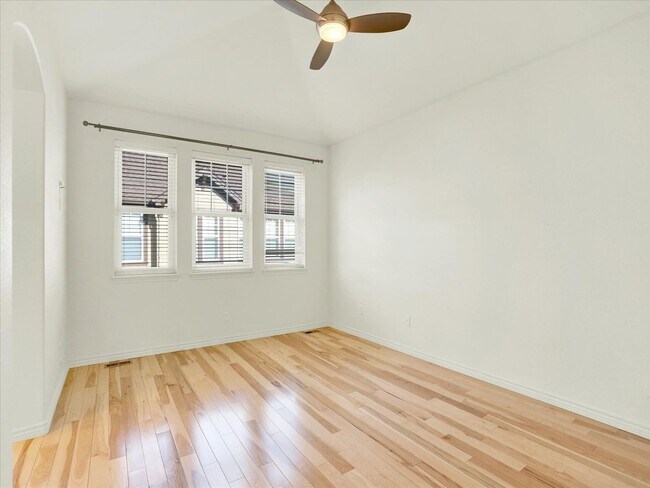 Building Photo - Spacious 3BR Townhome in Littleton