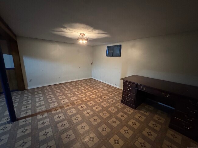 Building Photo - 617 Millville Ave