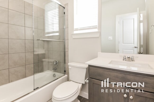 Building Photo - 2536 Finch Holw Dr