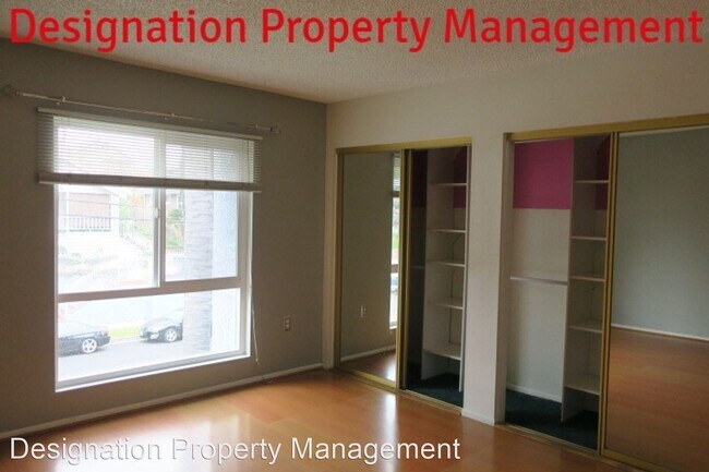 Building Photo - 2 br, 1.5 bath House - 3015 Division St. #211