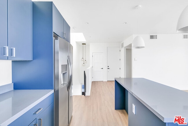 Building Photo - 747 Lillian Way