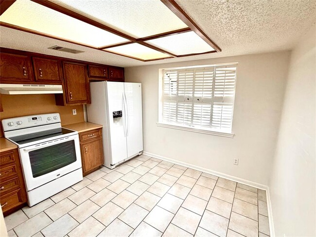 Building Photo - 9518 Topridge Dr