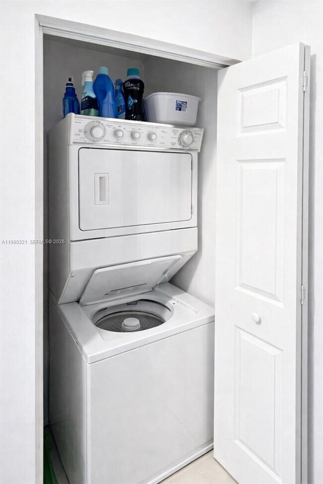 Building Photo - 3232 Coral Wy