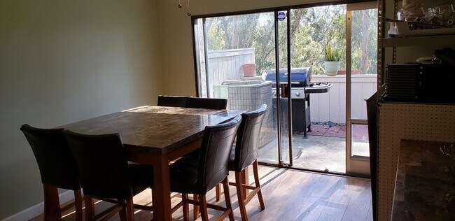 Building Photo - $3,500- 3 Bed/ 2 Bath Townhome in Scripps ...