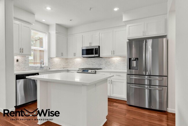 Building Photo - 25425 Huntwood Ave