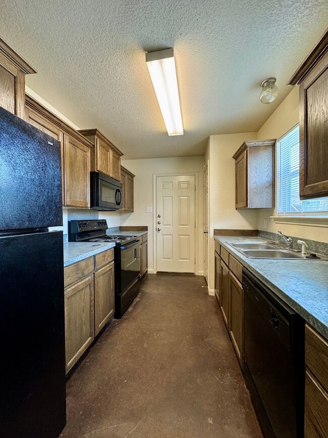 Building Photo - Duplex
