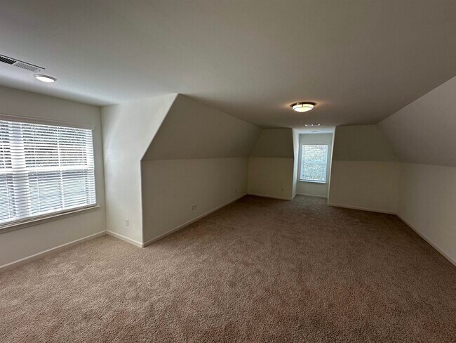 Building Photo - 4998 Farmland Way