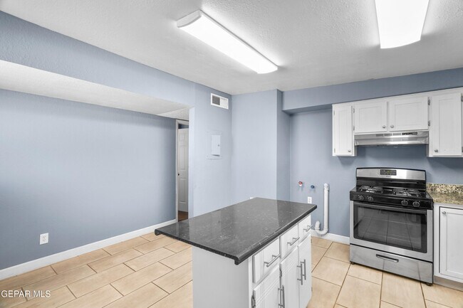 Building Photo - 3977 Las Casitas Dr