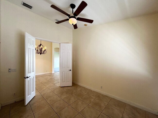Building Photo - 7458 Via Luria
