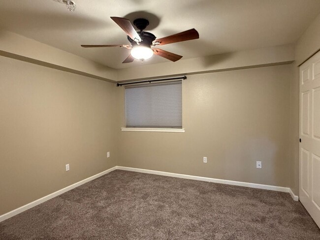Building Photo - Beautiful 2 Bed 2 Bath Condo Near Sacred H...