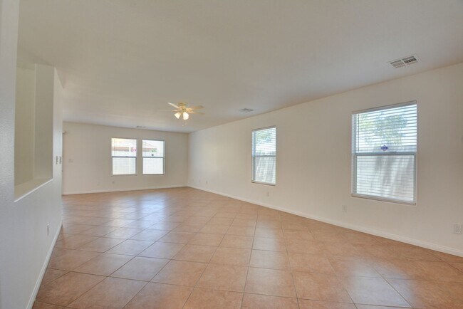 Building Photo - Fabulous 3 bed/2.5 bath two-story home in ...