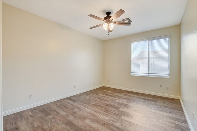 Building Photo - Single Family Home on 20k SQFT Lot in Gated Community