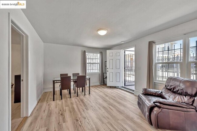 Building Photo - 1715 9th Ave