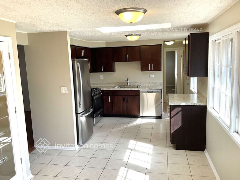 Building Photo - 433 Janine Ln