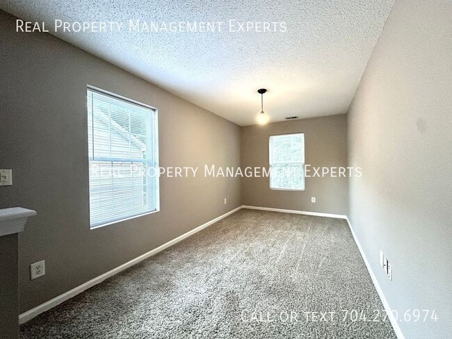 Building Photo - 14034 Pinyon Pine Ln