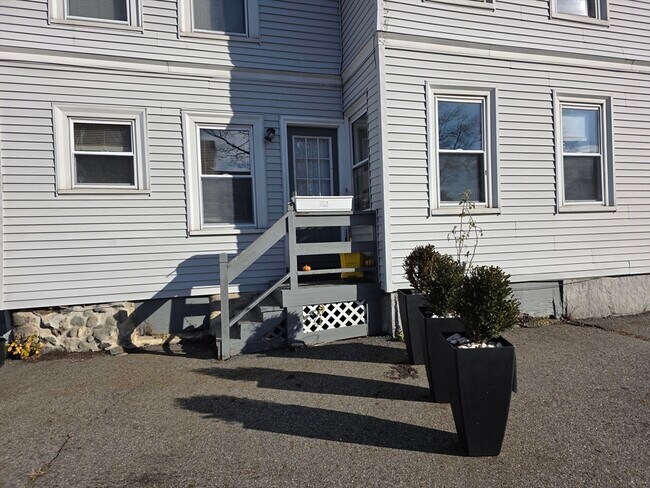 Building Photo - 509 Main St