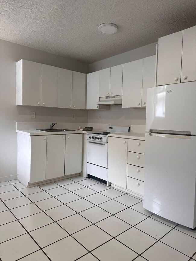 Interior Photo - 626 - Kina Hialeah