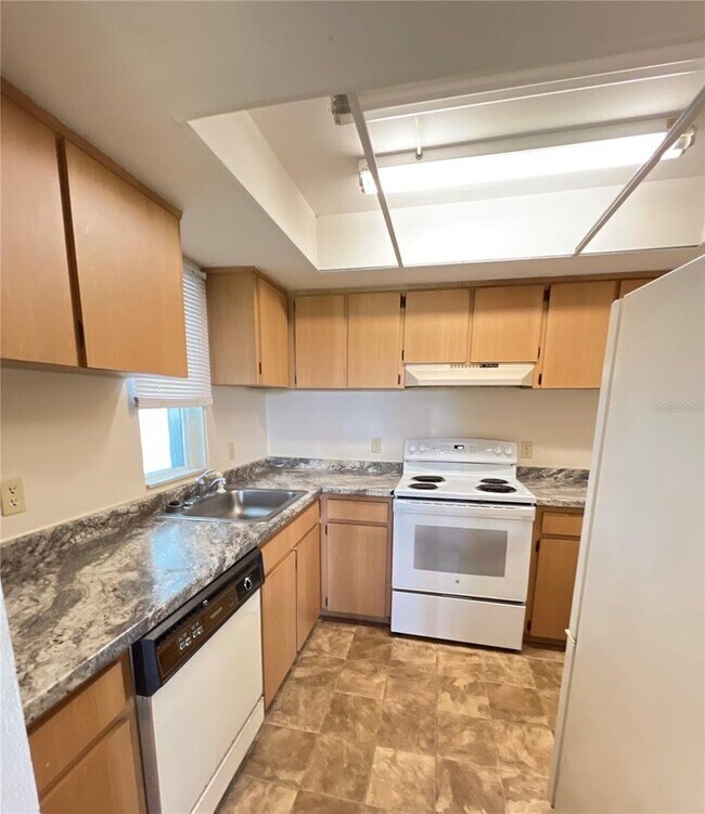 Building Photo - 2/2 Upstairs Silver Downs Condo in Silver ...