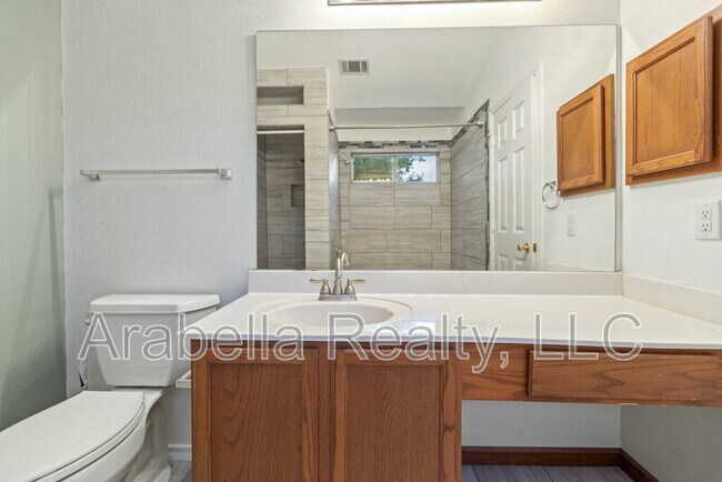 Building Photo - 9631 Summer Vail